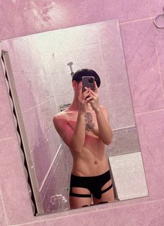 Martin Femboy 56+ - masseuse in Abu Dhabi Photo 12 of 13