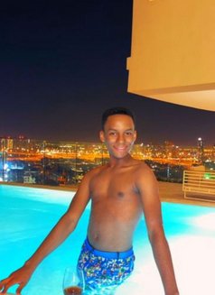 Martin - Acompañantes masculino in Dubai Photo 2 of 2