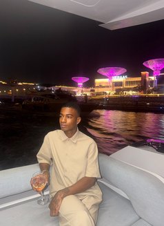 Marvin - Male escort in Zürich Photo 2 of 3