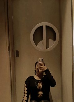 Mary - escort in New Delhi Photo 2 of 4