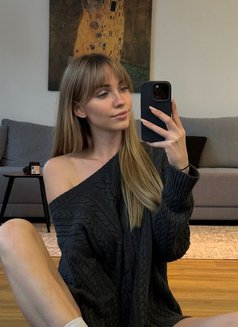 Mary Jo - puta in Cairo Photo 1 of 3