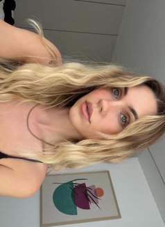 Mary Jo - puta in Cairo Photo 2 of 3