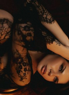 Mary - escort in Hong Kong Photo 3 of 7