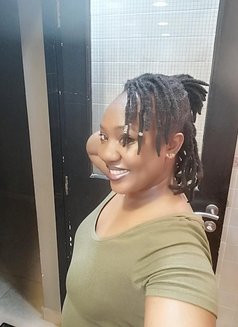 Claire - escort in Muscat Photo 1 of 4