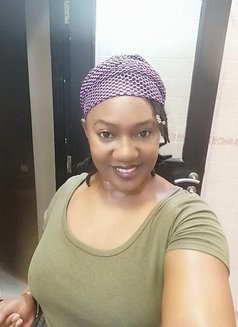 Claire - escort in Muscat Photo 2 of 4