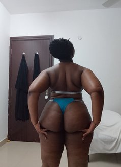 Claire - escort in Muscat Photo 3 of 4