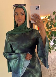 Maryam - escort in Muscat Photo 3 of 3