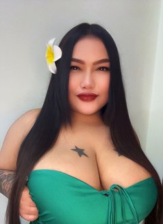 Maryam - escort in Al Manama Photo 6 of 8