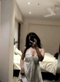 Maryam - escort in Jeddah Photo 3 of 4