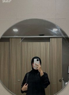 Maryam - escort in Beirut Photo 2 of 6