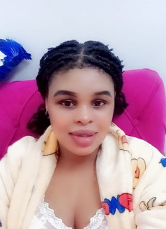 Maryam - escort in Muscat Photo 1 of 2