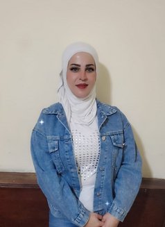 Maryam - escort in Beirut Photo 2 of 3
