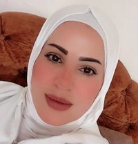 Maryam - escort in Beirut Photo 1 of 3
