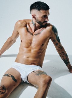 Masc.Xxxl - Male escort in Dubai Photo 3 of 7