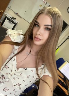 Masha - puta in Phuket Photo 10 of 14