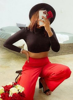 Masha - puta in Dubai Photo 2 of 3