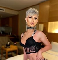 Victoria MASIVE XXL - Transsexual escort in Dubai