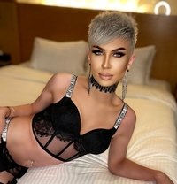 Victoria MASIVE XXL - Transsexual escort in Dubai