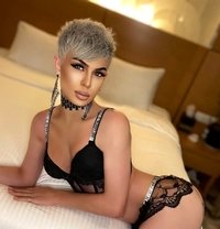 Masive Xxl Victoria - Transsexual escort in Dubai