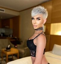 Masive Xxl Victoria - Transsexual escort in Dubai