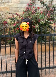 Masnu Mgr - puta in Kathmandu Photo 2 of 7