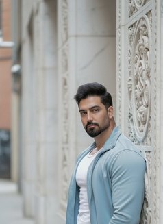 Masoudsa - Male escort in İstanbul Photo 3 of 7