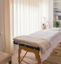 Massage Female and Couples Only - Acompañantes masculino in Dubai