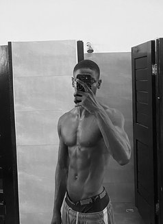 Massage Guy Accra - Male escort in Accra Photo 3 of 8