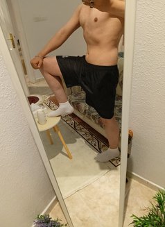 MASSAGE & HOT FUN - Male escort in Riyadh Photo 1 of 7