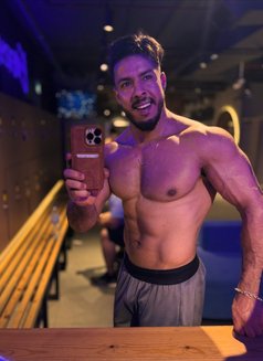 Massage In Dubai - Acompañantes masculino in Dubai Photo 14 of 14