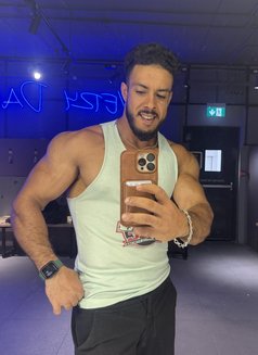 Massage In Dubai - Acompañantes masculino in Dubai Photo 3 of 15