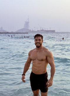 Massage in Dubai - Acompañantes masculino in Dubai Photo 1 of 14