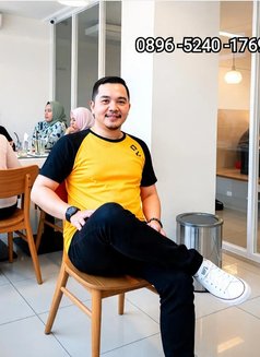 Massage Jakarta Man - Male escort in Jakarta Photo 9 of 11