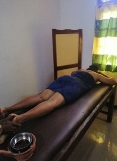 Massage, licking and MILF services - masseur in Colombo Photo 4 of 9