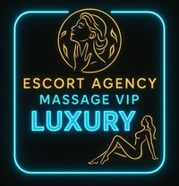 Massage Luxury - puta in Jeddah Photo 1 of 5