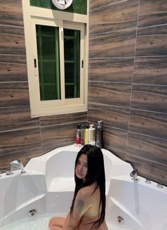 Massage_Nuru_Pedicure_Medicure - puta in Riyadh Photo 12 of 19