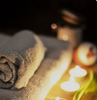 Massage only - escort in Riyadh Photo 1 of 13