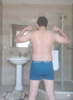 Massage Republic New Delhi India - Male escort in New Delhi Photo 1 of 6