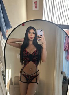 Massage - Transsexual escort in Jeddah Photo 10 of 10
