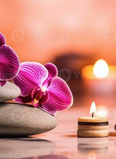 Massage That Warms the Older Man's Heart - Masajista in London Photo 1 of 4