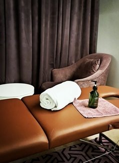 Massage Therapist - Male escort in Dubai Photo 4 of 7