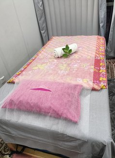 massage with fun full service - masseuse in Al Manama Photo 17 of 18