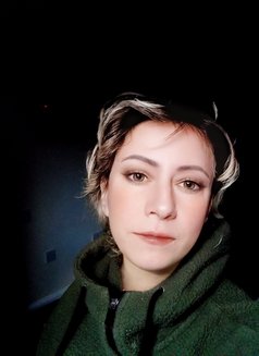 Luton - escort in Luton Photo 3 of 3