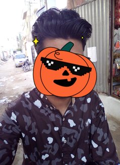 Karachi boy - Intérprete masculino de adultos in Karāchi Photo 1 of 2