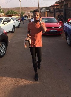 Masseuse P - Masajista in Johannesburg Photo 7 of 8