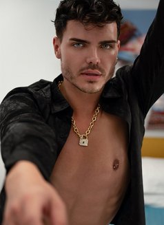 Massimo - Male escort in Dubai Photo 1 of 8