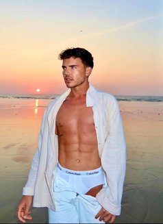 Massimo - Male escort in Dubai Photo 4 of 8