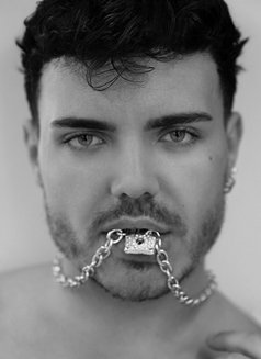 Massimo - Male escort in Dubai Photo 7 of 8