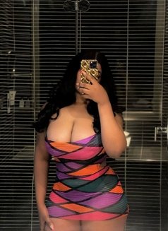 Massive squirter(natural boobs and ass) - puta in Dubai Photo 7 of 7