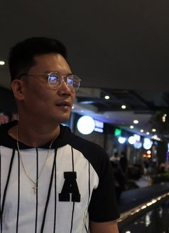 Massuer Shin Taru - Male escort in Manila Photo 2 of 7